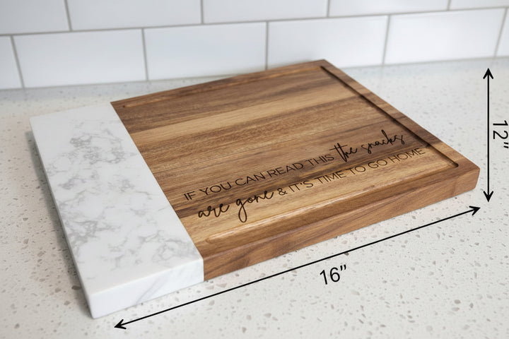 Personalized marble and wood cutting board with engraved logo, ideal for corporate and wedding gifts